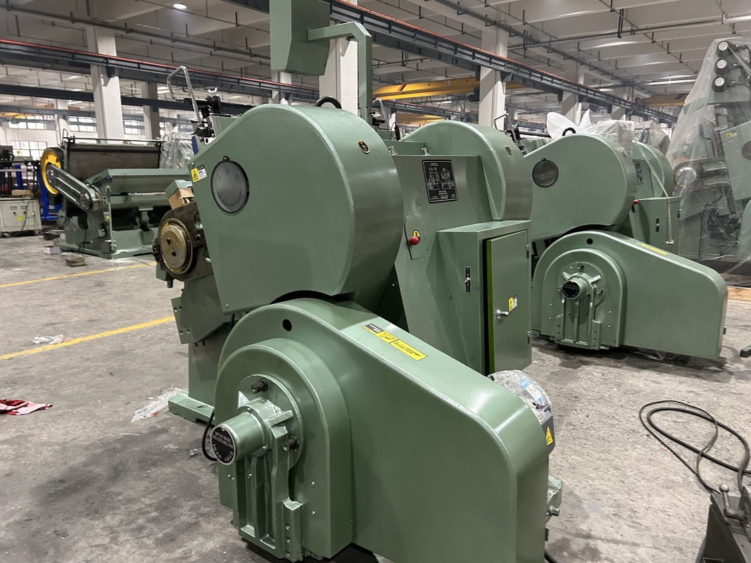 750 mm Máquina de corte a presión de ancho operable para productos de papel
