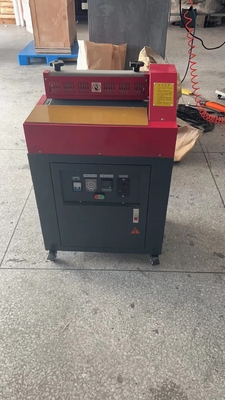 Máquina de recubrimiento de pegamento de fusión en caliente Aplicador de pegamento Máquina de laminado de rodillos para filtro de aire